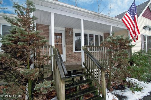 1062 Lakehurst Ave, Jackson Twp NJ 08527-5250 exterior