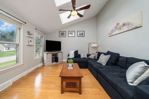 395 King James Blvd, Taunton MA  02780-7703 exterior