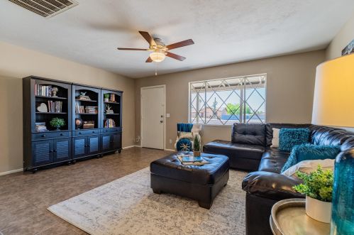 3036 Cactus Rd, Phoenix, AZ 85032-7113