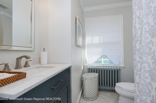 900 Roseld Ave, Tinton Falls NJ  07712-4154 exterior