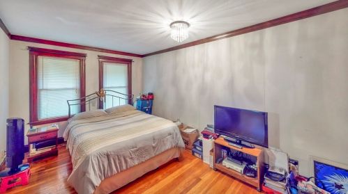 291 St, Dedham MA 02026-2044 exterior