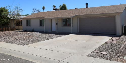 3737 Eugie Ave, Phoenix AZ  85032-6240 exterior