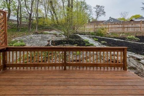 56 Pine Cliff Rd, Weymouth MA  02189-1910 exterior