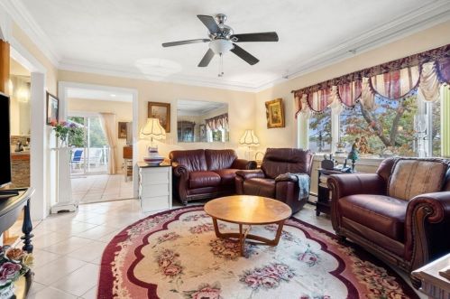 293 Washington St, Gloucester MA 01930-4815 exterior