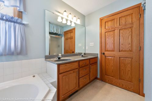 205 Maplewood Dr, Sycamore IL 60178-1154 exterior