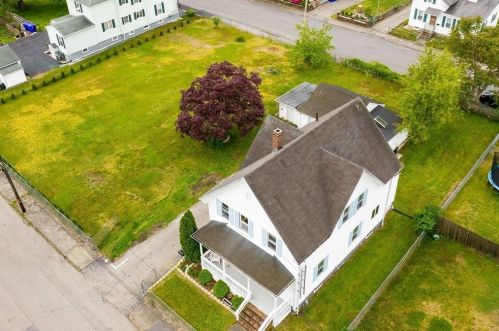 9 Lanes Ave, Taunton, MA 02780-1907