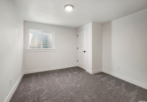 2447 Robidoux Rd, Sandy UT 84093-1129 exterior