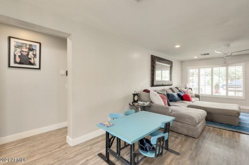 3340 Clarendon Ave, Phoenix AZ 85031-3140 exterior