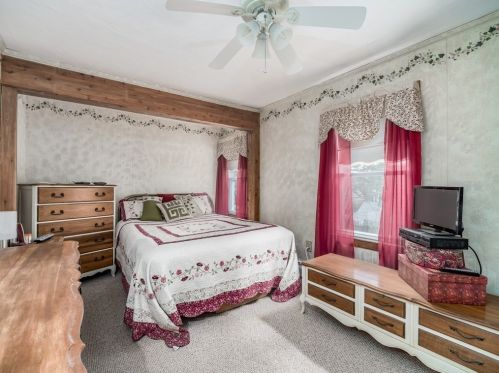 12 Candlewood St, Worcester MA 01602-2804 exterior