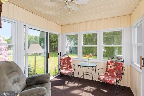 2 Wesley Dr, Carlisle PA 17015-4377 exterior