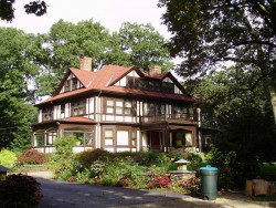 25 Pine Ridge Rd, Newton, MA 02468-1604