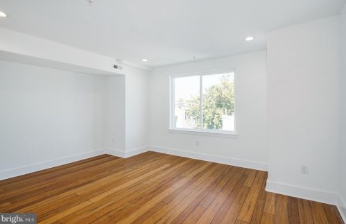 1813 6 St, Philadelphia PA 19140-4528 exterior