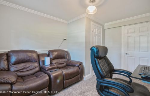 41 Holly Dr, West Deptford NJ 08096-3317 exterior