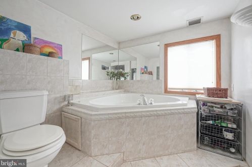 431 Meadowcroft Rd, West Deptford NJ 08096-4007 exterior