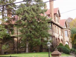 780 Centre St, Newton MA 02458-2539 exterior