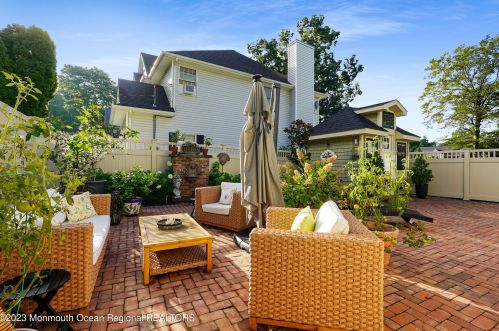 900 Roseld Ave, Tinton Falls NJ  07712-4154 exterior