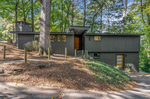 1506 Brook Valley Ln, Atlanta GA  30324-3212 exterior