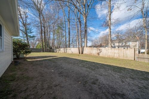 39 Sunset Dr, Seekonk MA 02771-4511 exterior