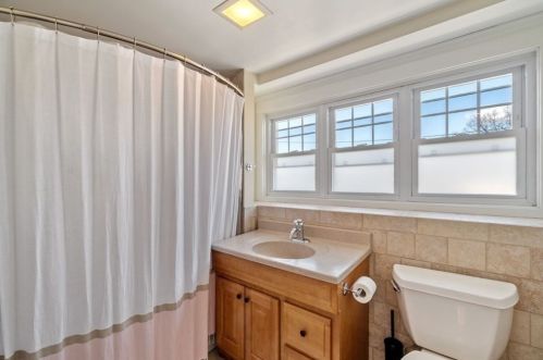 12 Narragansett Rd, Quincy MA 02169-2453 exterior