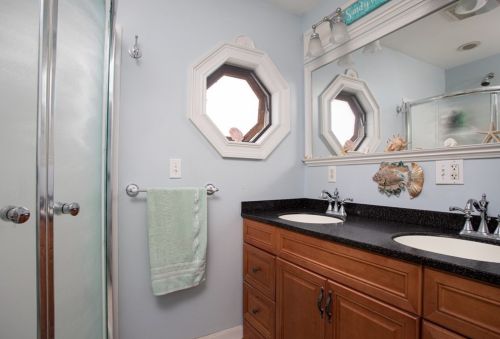 183 Thomas St, Fall River MA 02723-2404 exterior