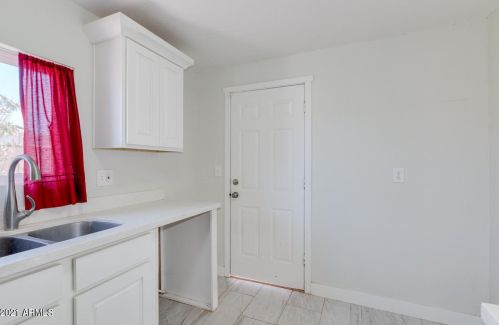 2545 Atlanta Ave, Phoenix AZ 85040-2710 exterior