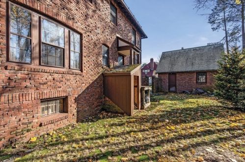 230 Woodward St, Newton MA 02468-2041 exterior