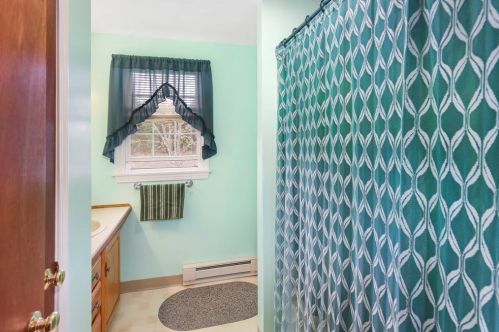 142 St, East Brookfield MA 01515-1612 exterior