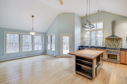 3 Bassett Wood Rd, Harwich MA 02645-2470 exterior