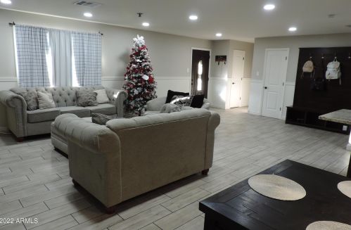 4001 61 St, Phoenix AZ 85033-1712 exterior