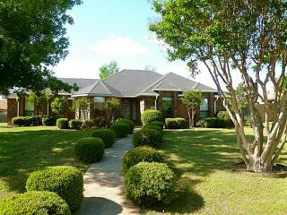 4810 Hunters Ridge Dr, Garland TX  75048-4670 exterior