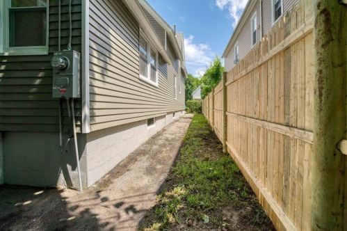 4 Mckinley Rd, Worcester MA  01605-2112 exterior