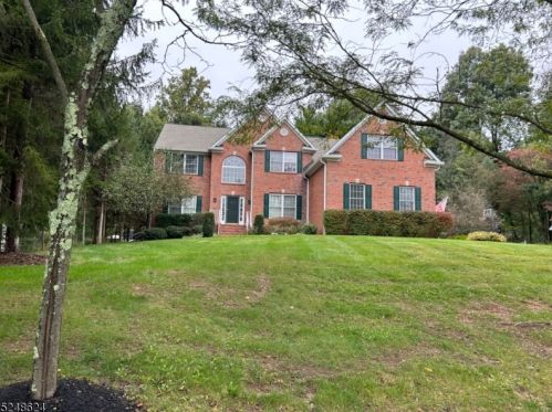 11 Hartley Ct, Milford, NJ 08848-2167