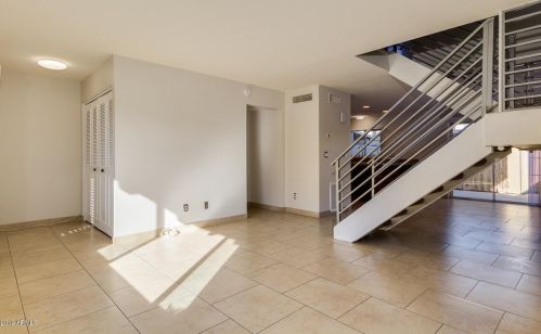 2860 Clarendon Ave, Phoenix AZ  85016-7060 exterior