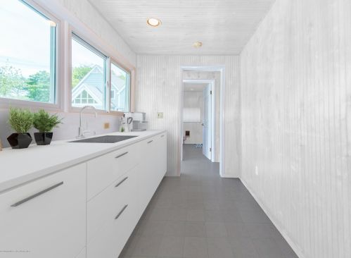 125 Bridges Rd, Little Silver NJ 07739-1634 exterior