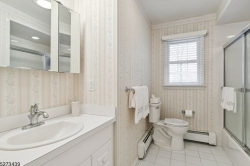 47 Ronald Dr, East Hanover NJ  07936-1420 exterior