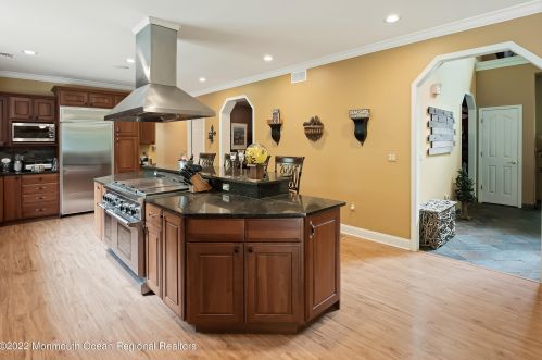 335 Veterans Hwy, Jackson Twp NJ 08527-2832 exterior