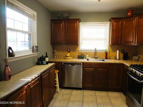 800 Begonia Ct, Jackson Twp NJ  08527-4140 exterior