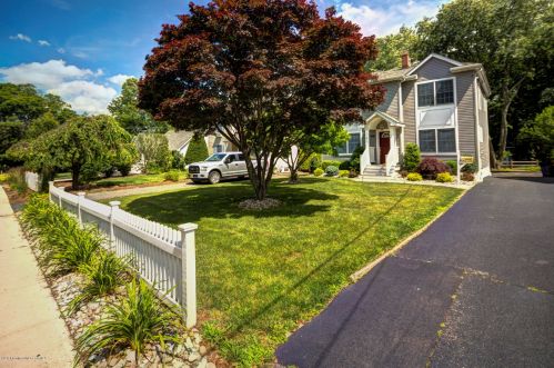 120 Markham Pl, Little Silver, NJ 07739-1409