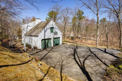 97 Hl St, Topsfield MA 01983-2410 exterior