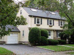 836 Chestnut St, Newton, MA 02468-2318