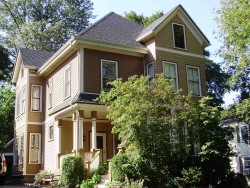 48 Woodbine St, Newton, MA 02466-1809