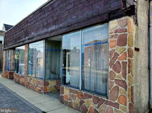 125 Crown Point Rd, West Deptford, NJ 08093-1131