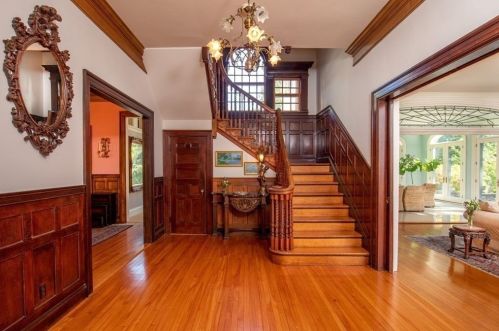 1 Sears Rd, Southborough MA 01772-1101 exterior