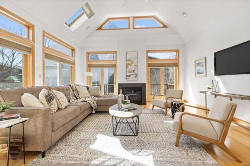 67 Bourne St, Newton MA 02466-1707 exterior