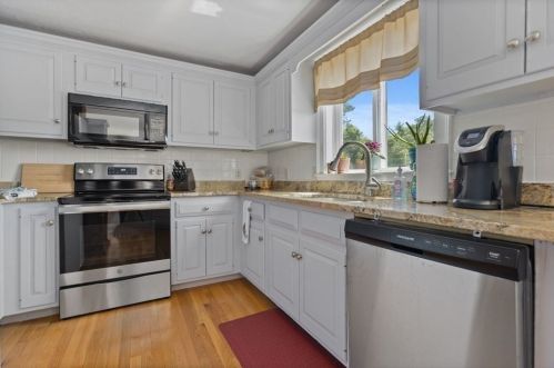 11 Bay Cliff Cir, Plymouth MA 02360-1458 exterior