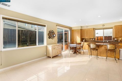 357 Napoleon Dr, San Leandro CA 94577-1580 exterior