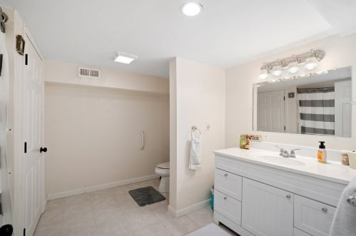 181 Floral St, Shrewsbury MA  01545-3246 exterior