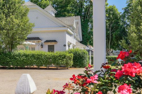 40 Main St, Falmouth MA 02540-3129 exterior