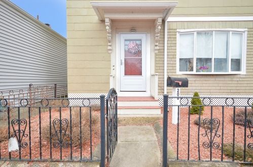 206 Dartmouth St, New Bedford, MA 02740-3106