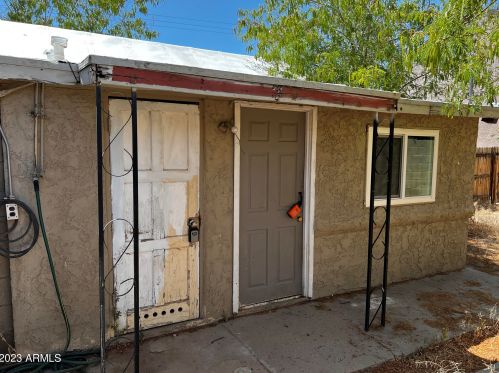 8838 2nd St, Phoenix, AZ 85020-2806